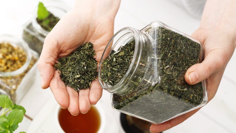 B&iacute; quyết bảo quản tr&agrave; đ&uacute;ng c&aacute;ch gi&uacute;p giữ tr&agrave; thơm l&acirc;u v&agrave; trọn vẹn hương vị